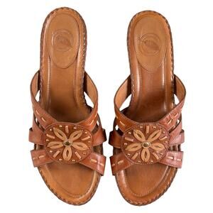 Nurture Sandals Women Size 8M Tan Leather Floral Medallion Boho Slip On Wedges
